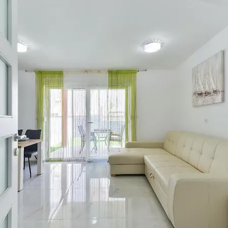 Crowonder Cascada With Jacuzzi - S5 Villa Starigrad Paklenica
