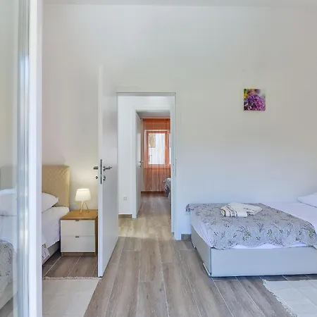 Villa Crowonder Cascada With Jacuzzi - S5 *