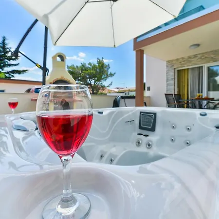Crowonder Cascada With Jacuzzi - S5 *