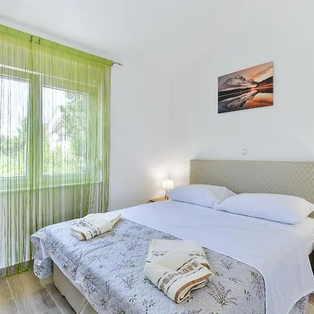 Crowonder Cascada With Jacuzzi - S5 Villa Starigrad Paklenica